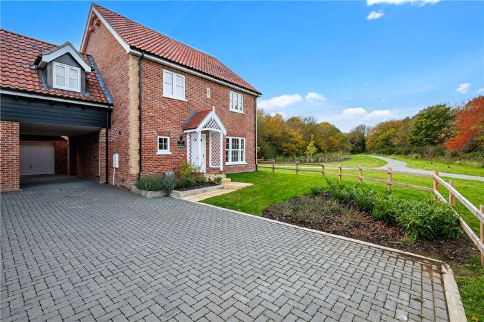 4 Bedroom Link Detached House For Sale In Queens Meadows, John Allison Avenue, Holt, Norfolk, NR25