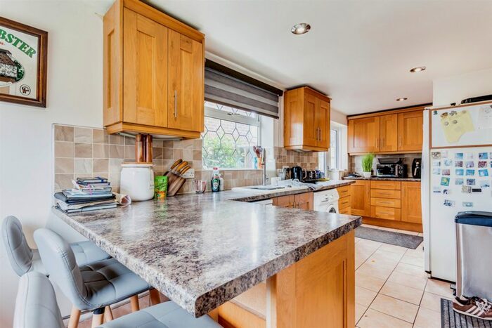 3 Bedroom Semi-Detached House For Sale In Woodland Close, Hall Green, Wakefield, WF4