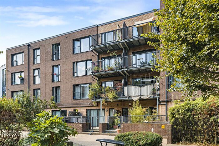 2 Bedroom Flat For Sale In Kite House, Bermondsey, SE1