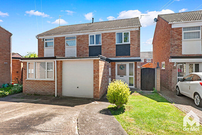 3 Bedroom Semi-Detached House For Sale In The Hopyard, Northway, Tewkesbury, GL20