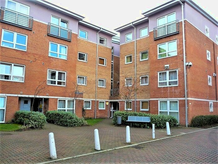 2 Bedroom Flat To Rent In Crown Station Place, Edge Hill, Liverpool, L7