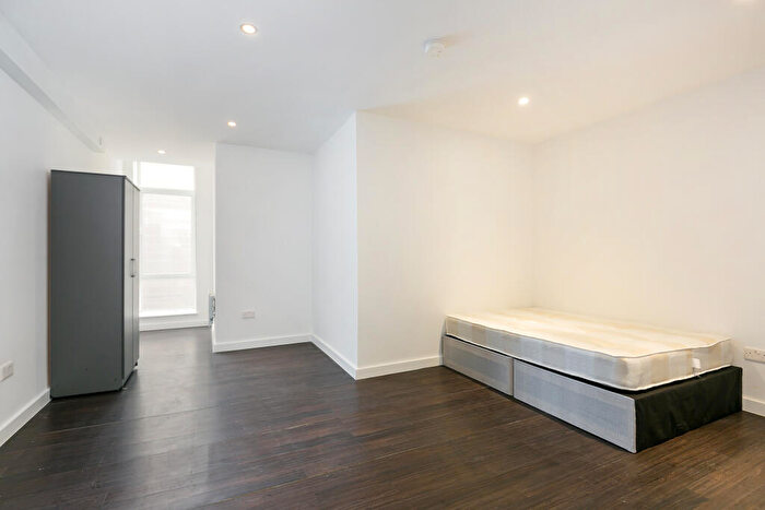 4 Bedroom Apartment To Rent In Miflats, Bracknell, Berkshire, RG12