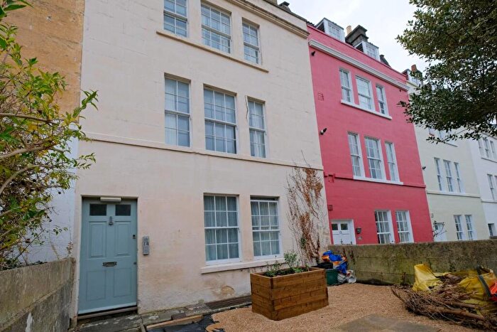 Flat To Rent In Lambridge Place, Bath, BA1