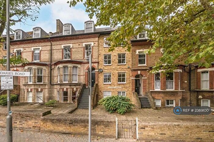 1 Bedroom Flat To Rent In Boundaries Road, London, SW12