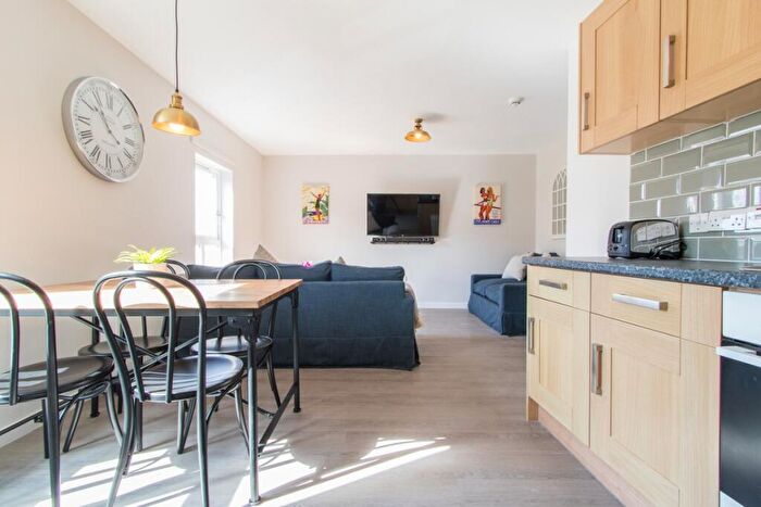 4 Bedroom Flat To Rent In Morrison Circus, Edinburgh, EH3