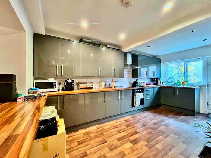 1 Bedroom Flat To Rent In Ecclesall Road, Sheffield, S11