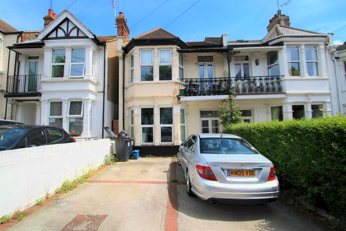 3 Bedroom Flat To Rent In Seaforth Road, Westcliff-On-Sea, SS0