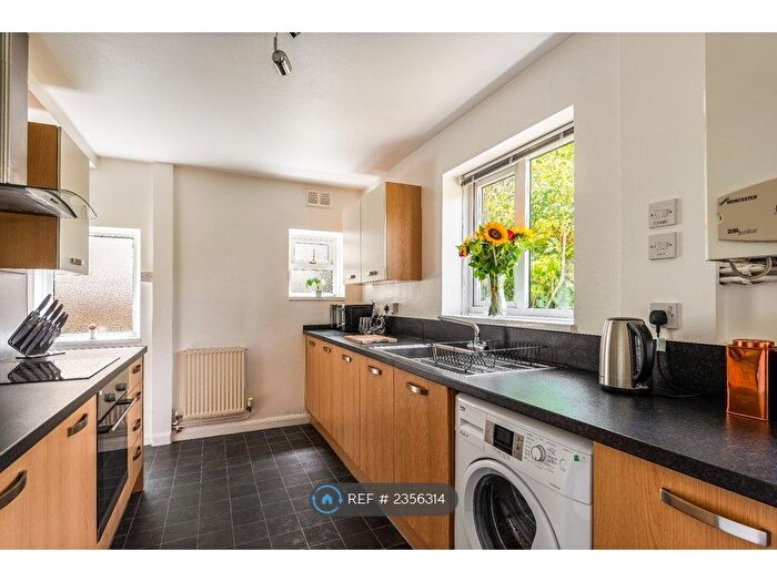 5 Bedroom Semi-Detached House To Rent In Hillside, Brighton, BN2