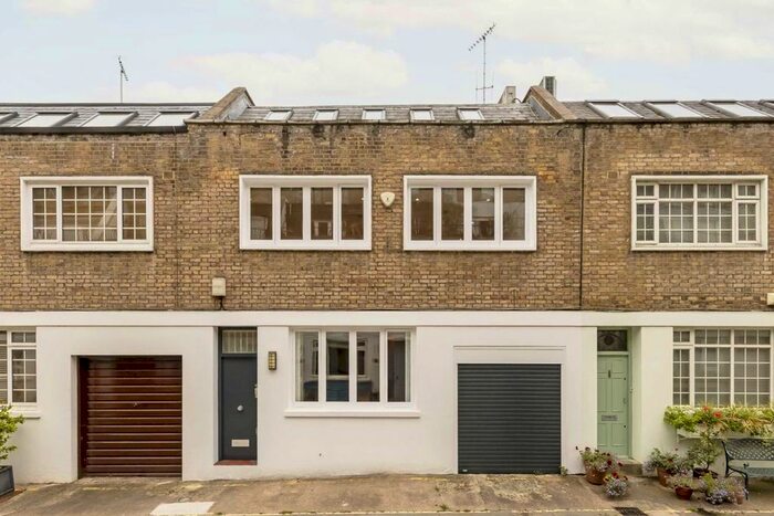 2 Bedroom Property To Rent In Queens Mews, London, W2