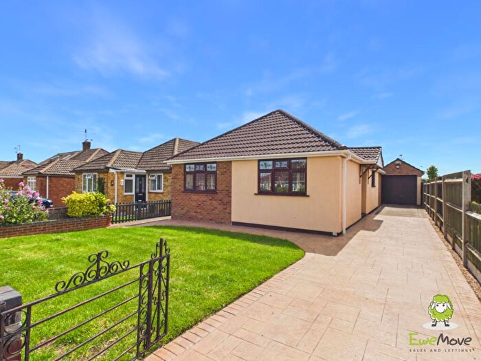 3 Bedroom Detached Bungalow For Sale In Brackley Way, Basingstoke, Hampshire, RG22
