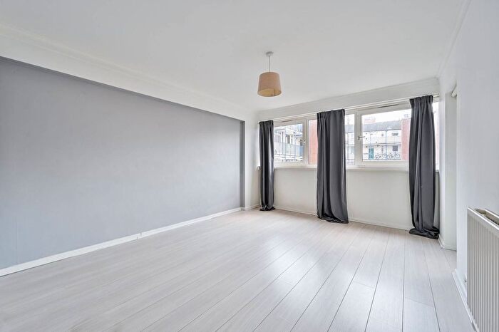 2 Bedroom Flat To Rent In Bacton Street, Bethnal Green, London, E2