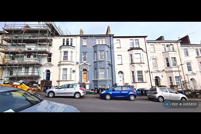 2 Bedroom Flat To Rent In Clytha Square, Newport, NP20