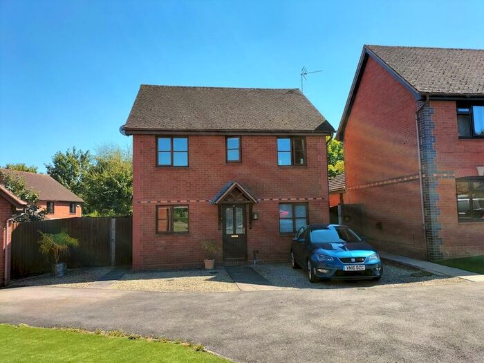 4 Bedroom Detached House To Rent In Courtney Close, Stonehills, Tewkesbury, GL20