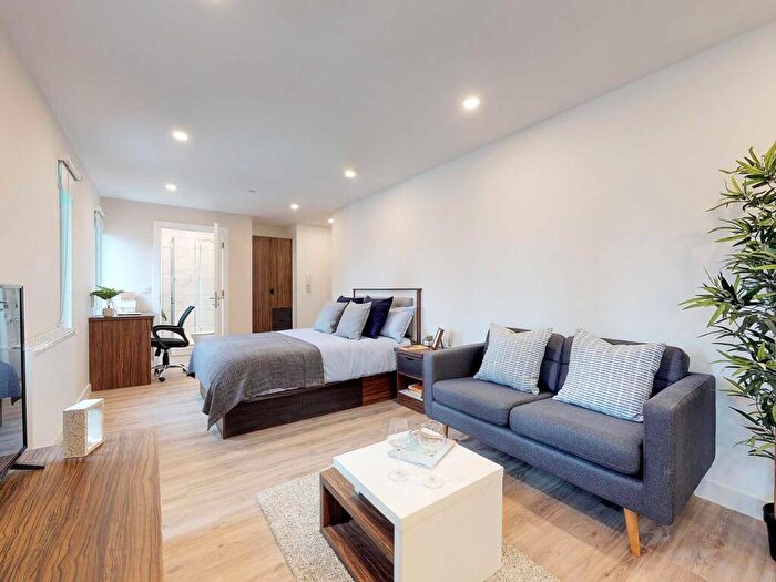 Apartment To Rent In Apt, Apollo Residence #, S1