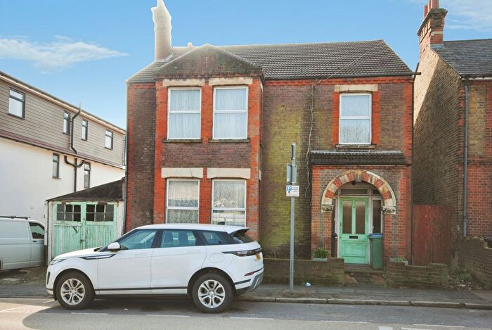 5 Bedroom Property For Sale In Wiggenhall Road, Watford, WD18