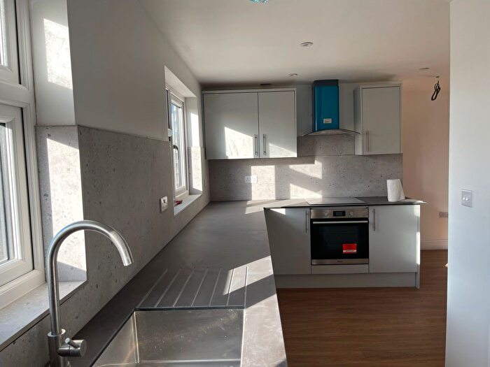 1 Bedroom Flat To Rent In Crownfield Avenue, Ilford, IG2