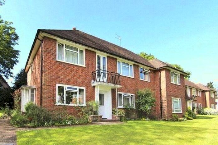 Maisonette To Rent In Heath Mead, London, SW19