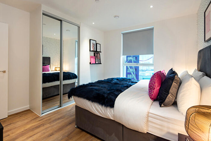 3 Bedroom Flat To Rent In Fizzy Ea A - Silvertown Way, London, E16