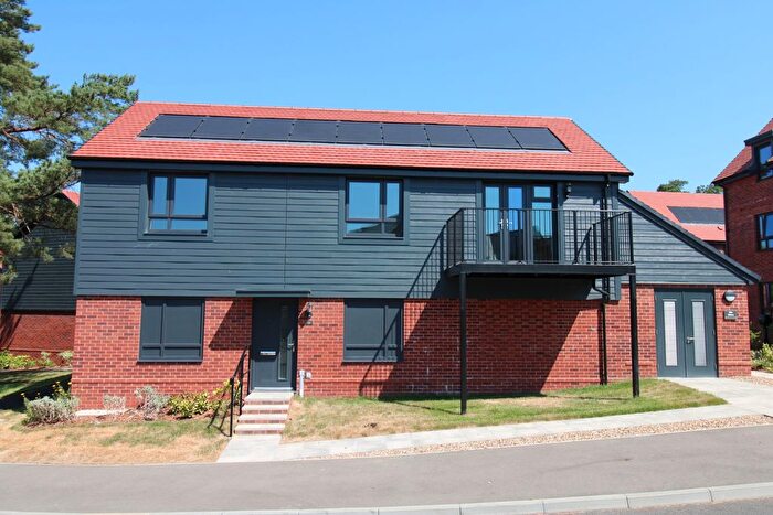 2 Bedroom Flat To Rent In Brunswick Road Deepcut, Deepcut, Camberley, Surrey, GU16