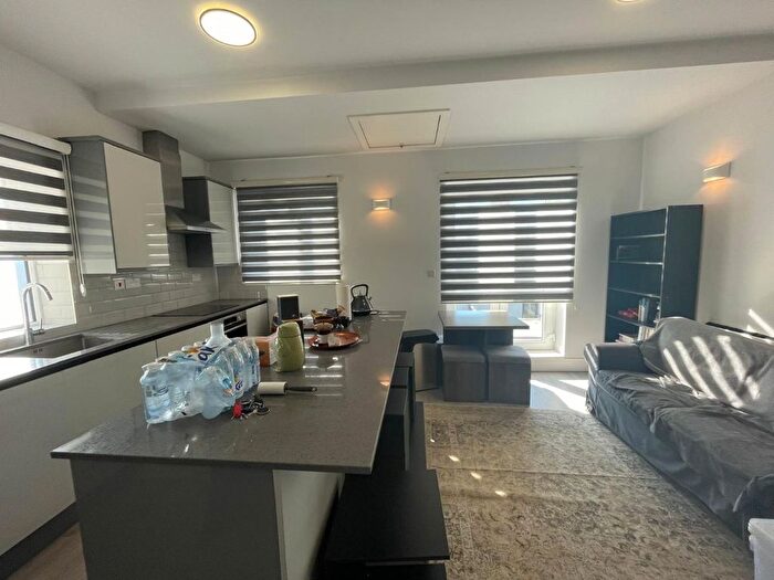 2 Bedroom Flat To Rent In Oakleigh Road North, London, N20