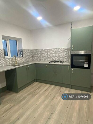 1 Bedroom Flat To Rent In Primrose Bank, Oldham, OL8