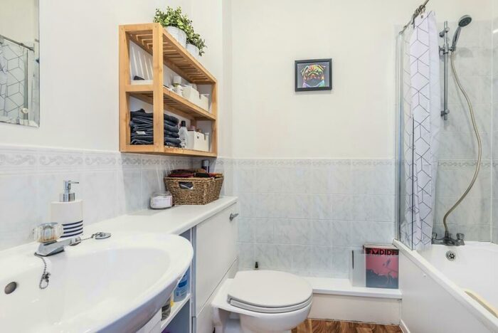 2 Bedroom Apartment To Rent In Sovereign Crescent Surrey Quays, SE16