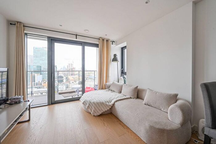 1 Bedroom Flat For Sale In Horizons Tower, Docklands, London, E14