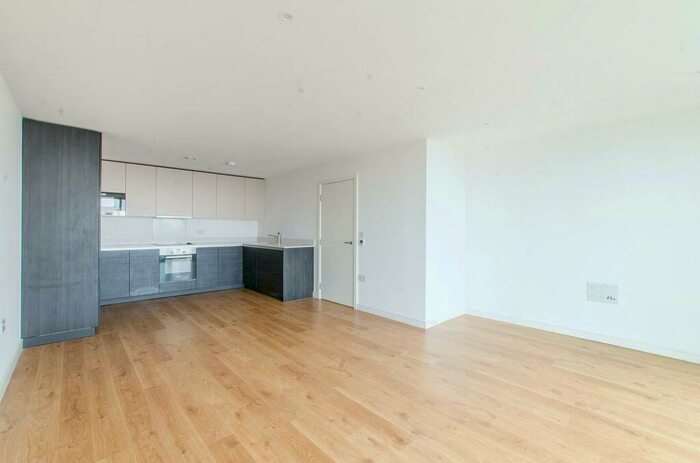 2 Bedroom Flat To Rent In Saffron Central Square, Croydon, CR0