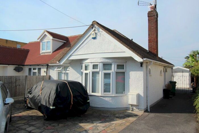 2 Bedroom Property To Rent In Southend Road, Wickford, SS11