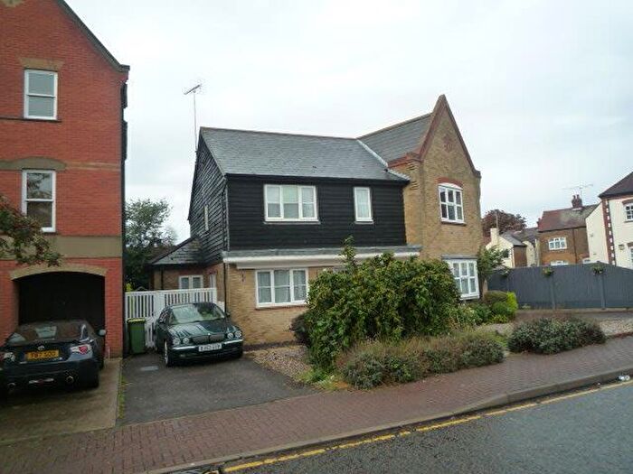 2 Bedroom Semi-Detached House To Rent In Rochford, Essex, SS4