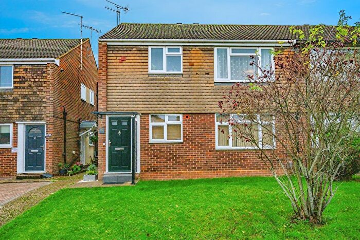 2 Bedroom Flat For Sale In High Road, Leavesden, Watford, WD25