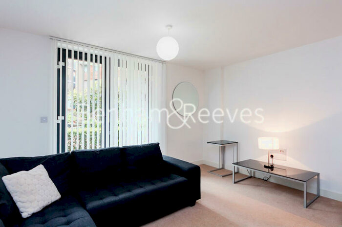 1 Bedroom Apartment To Rent In Albatross Way, Canada Water, SE16