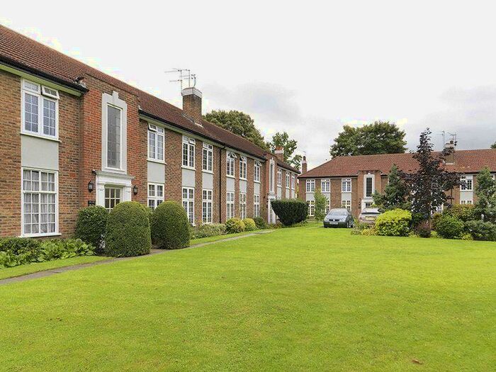 2 Bedroom Flat To Rent In Portsmouth Road, Thames Ditton, KT7