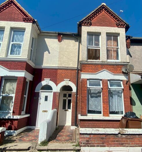3 Bedroom Terraced House To Rent In College Avenue, Gillingham, ME7