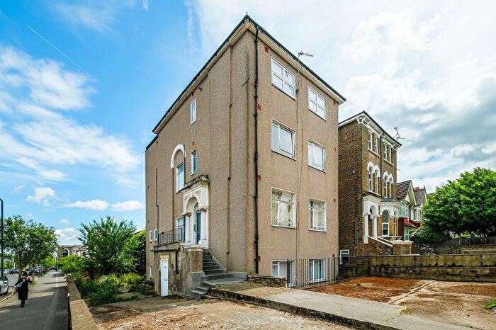 1 Bedroom Flat To Rent In Rookwood Road, Flat, Stamford Hill, London, N16