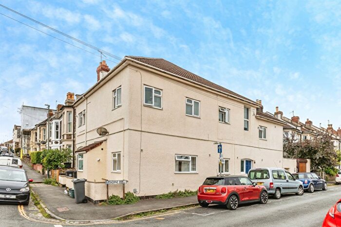 2 Bedroom Flat For Sale In Upton Road, Bristol, BS3