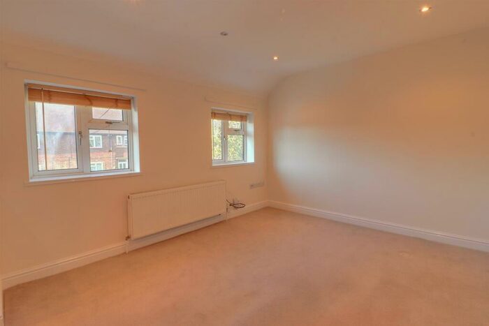 1 Bedroom Maisonette To Rent In St Cuthberts Road, Hoddesdon, Hertfordshire, EN11