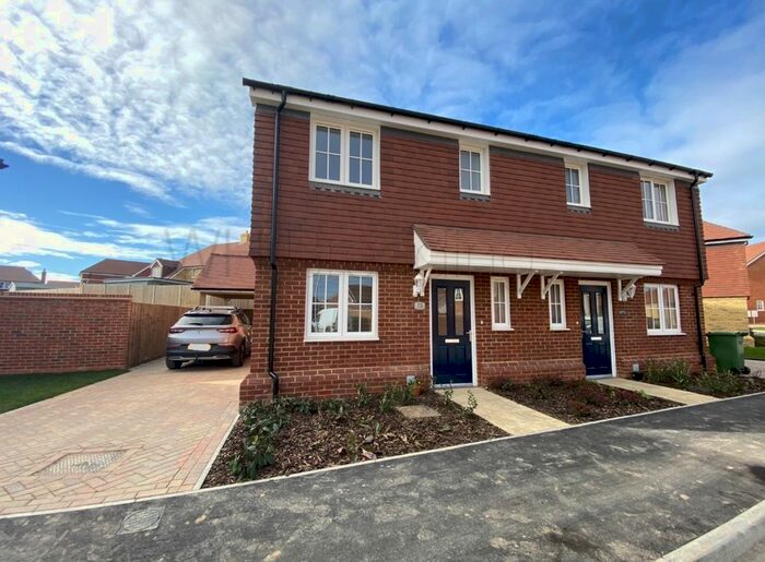 3 Bedroom Semi-Detached House To Rent In Burbidge Fields, Faversham, ME13