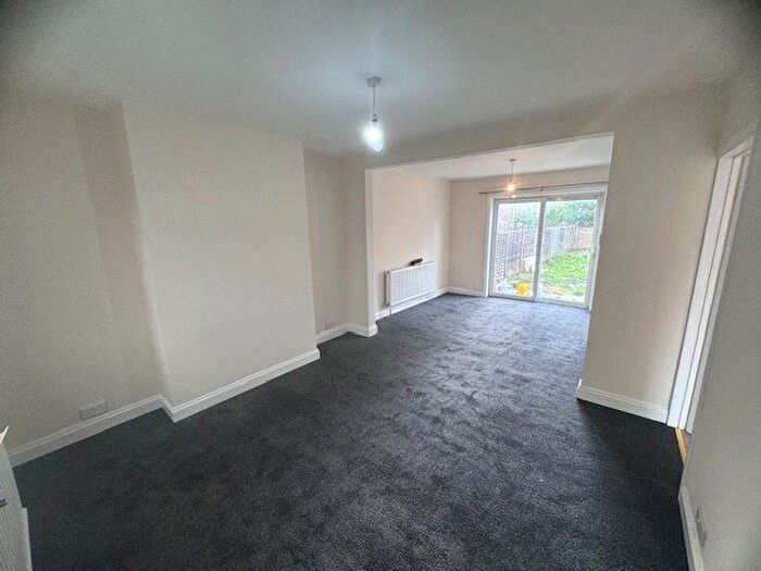 3 Bedroom Semi-Detached House To Rent In Kingshill Avenue, Northolt, Middlesex, UB5