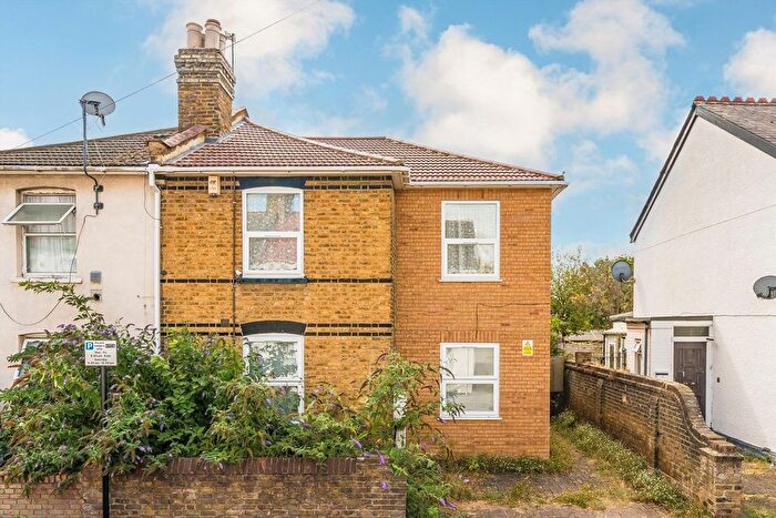 4 Bedroom Semi Detached House For Sale In Grove Road, Hounslow, TW3