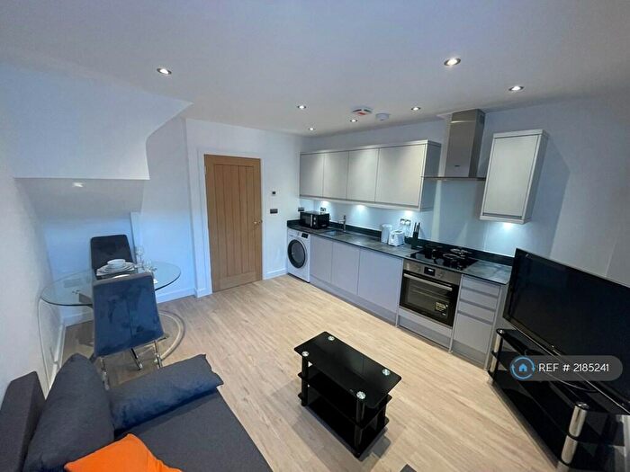 1 Bedroom Flat To Rent In Bellfield Road, High Wycombe, HP13