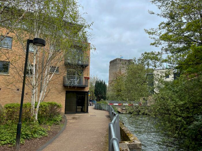 2 Bedroom Flat To Rent In Woodins Way, Oxford, OX1