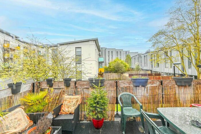 1 Bedroom Flat To Rent In Clarence Avenue, Clapham Park, London, SW4