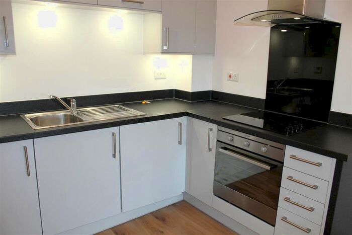 1 Bedroom Flat To Rent In Millbrook Road East, Southampton, SO15