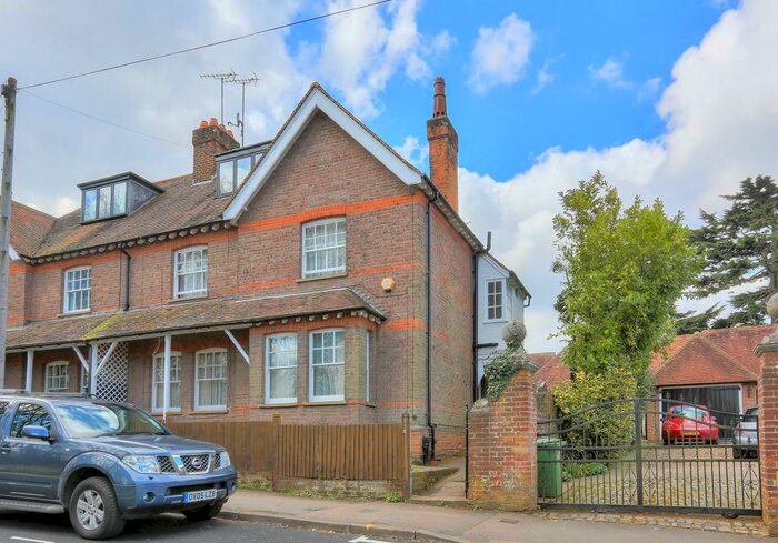 5 Bedroom House To Rent In West Common, Harpenden, Hertfordshire, AL5