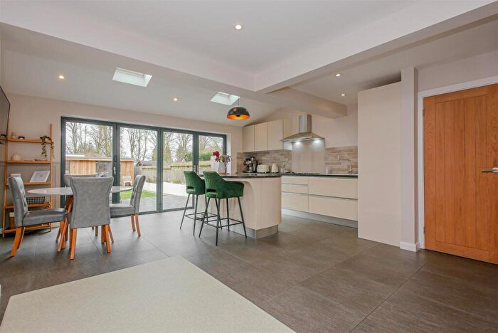 3 Bedroom Semi Detached House For Sale In Farm Close, Chalgrove, OX44