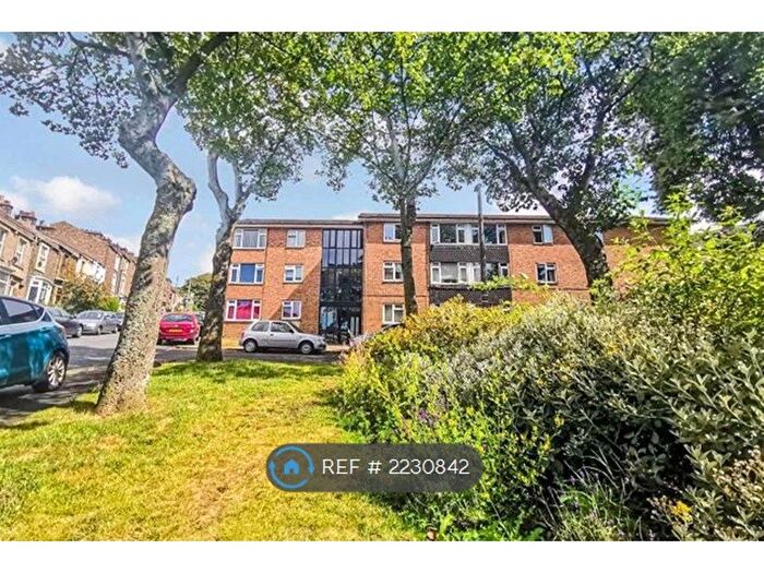 2 Bedroom Flat To Rent In Park Square, Lancaster, LA1