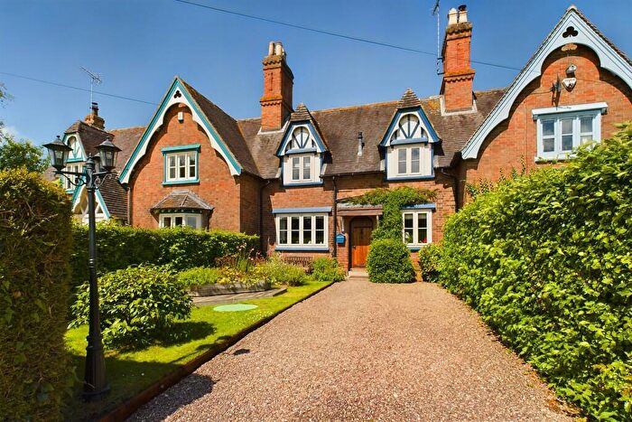 3 Bedroom Cottage For Sale In Dunstall, Burton-on-Trent, DE13