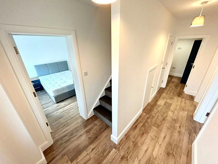 5 Bedroom Semi-Detached House To Rent In Deerbarn Road, Guildford, GU2