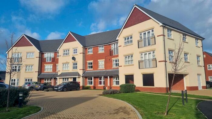 2 Bedroom Flat To Rent In Harebell Road, Andover, SP11